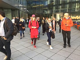 Helsinki citizens walk using "Ambiciti" app to learn about street-level air and noise pollution