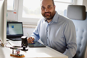 Behind the Scene: Dr. Markus Böhm lecturing in a virtual setting