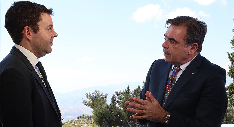 Federico Menna, Margaritis Schinas
